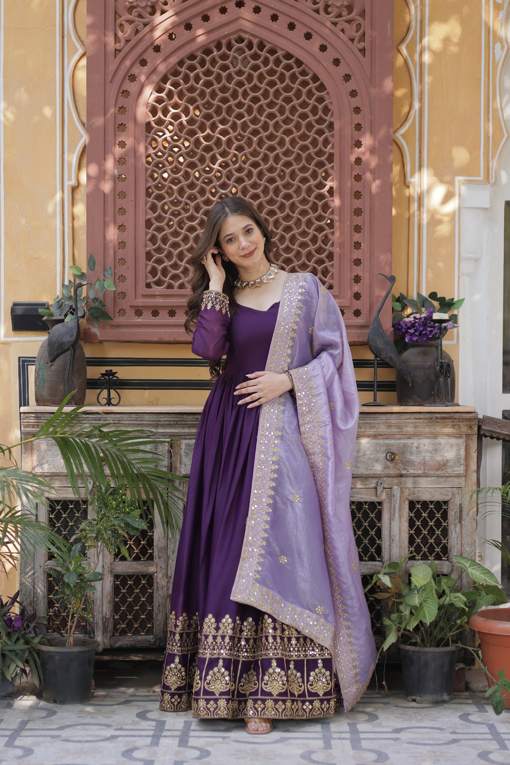 Star Georgette Designer Gown with Gold Crush Dupatta – Wedding Reception